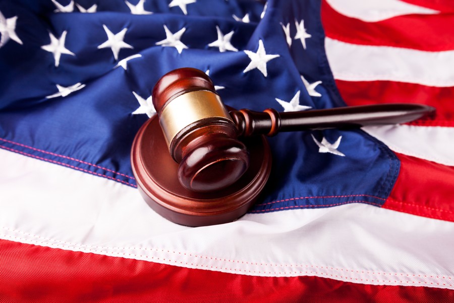 上海刑事案件律師視角：有經(jīng)濟(jì)案件戶口能否遷？