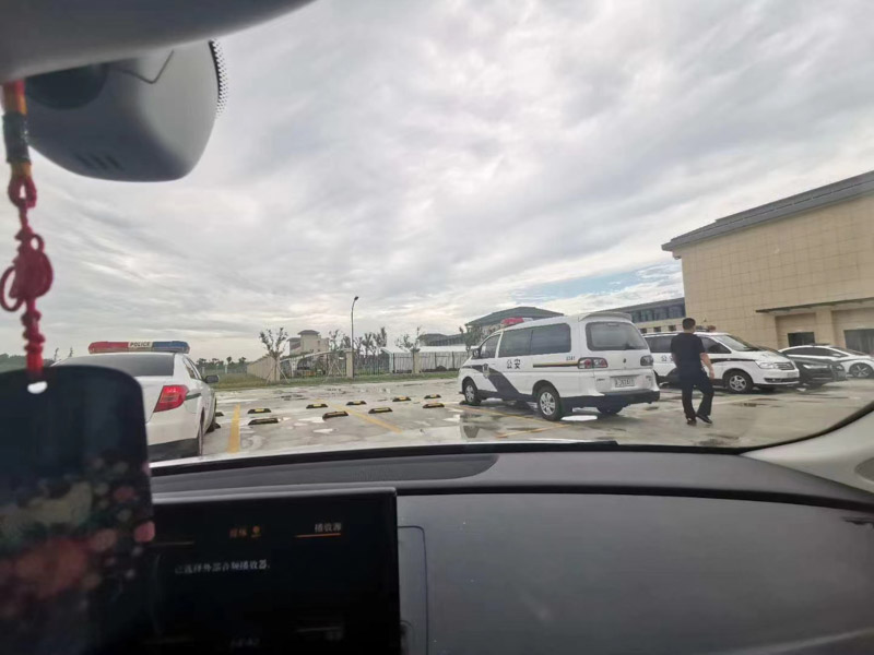 上海有名的刑事律師為您講解持刀搶劫傷人在司法實(shí)踐中一般判幾年