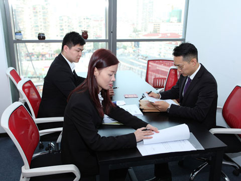 證人對(duì)作證真實(shí)性的保證就是辦案人員在證言筆