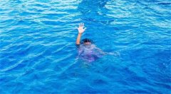 男子假裝自殺后女友為救人而溺水身亡，男子獲