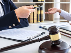 <b>上海刑事辯護(hù)律師視角：經(jīng)濟(jì)案件打官司結(jié)案時(shí)長的多面剖析</b>